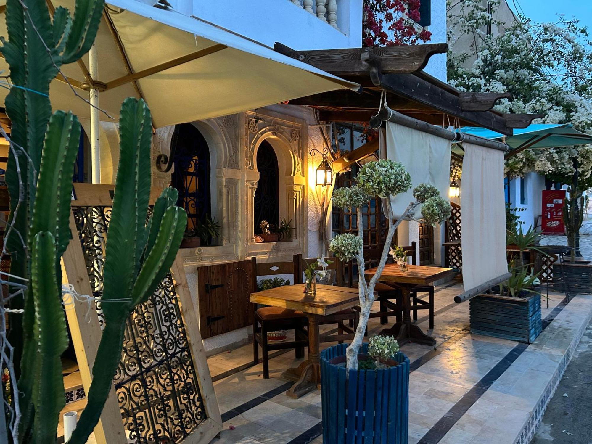 L'Artisan Hotel Harqalah Buitenkant foto